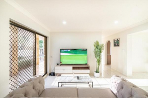 Space Abundant 4Bed 2Bath Sunnybank Retreat